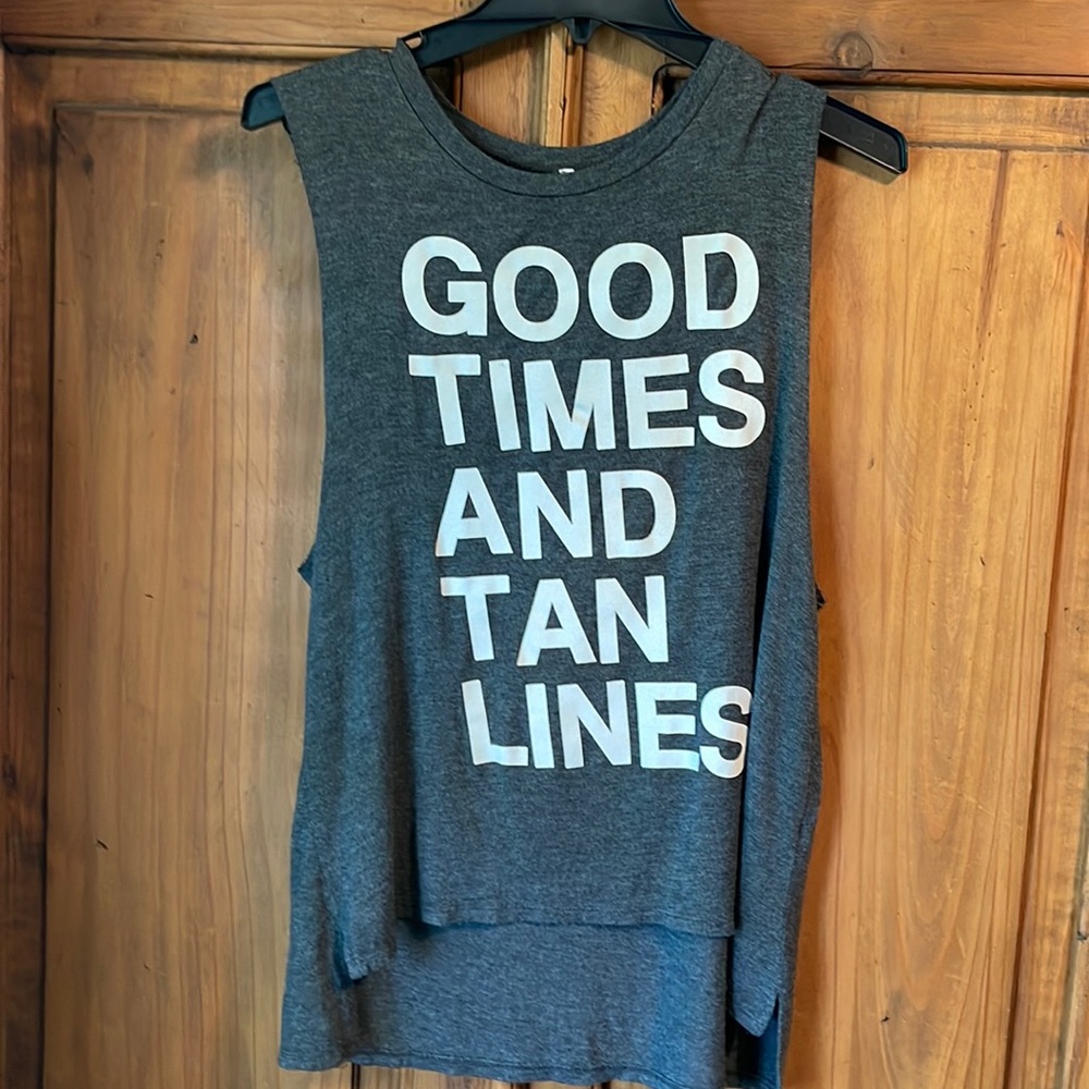 Women’s Muscle tee distressed size L